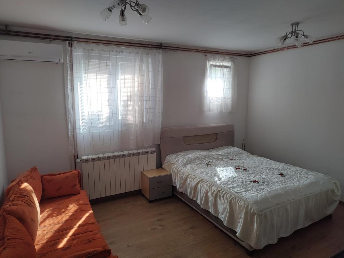 Apartman Anastasija Surcin Ngoại thất bức ảnh