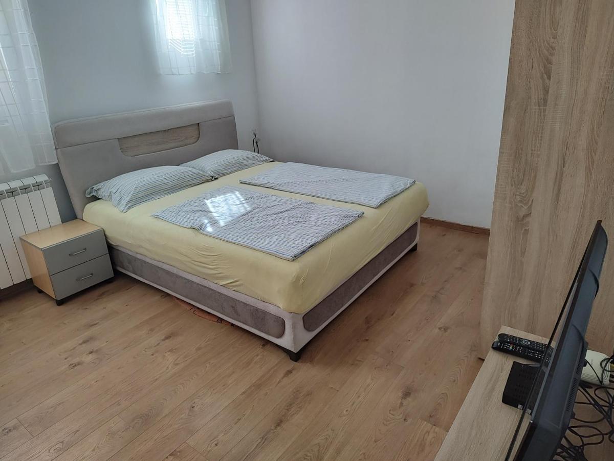 Apartman Anastasija Surcin Ngoại thất bức ảnh