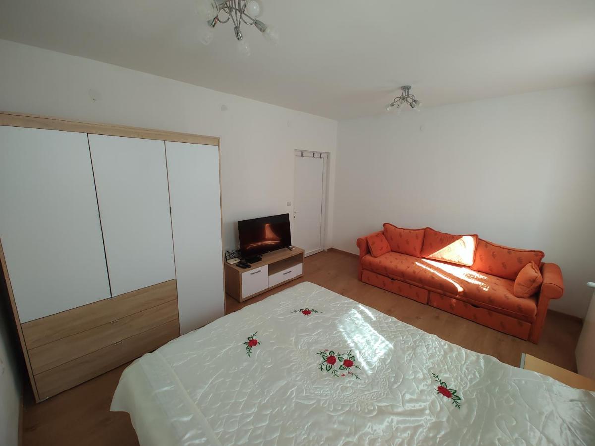 Apartman Anastasija Surcin Ngoại thất bức ảnh