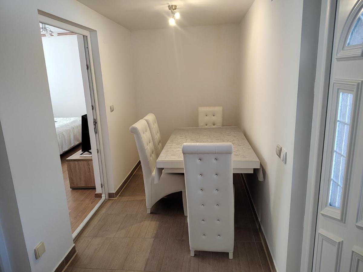 Apartman Anastasija Surcin Ngoại thất bức ảnh