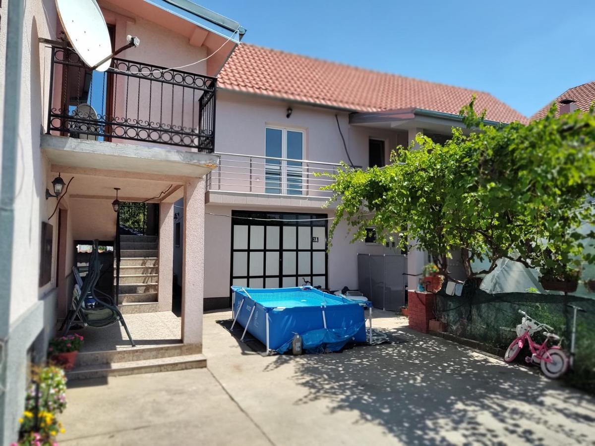 Apartman Anastasija Surcin Ngoại thất bức ảnh
