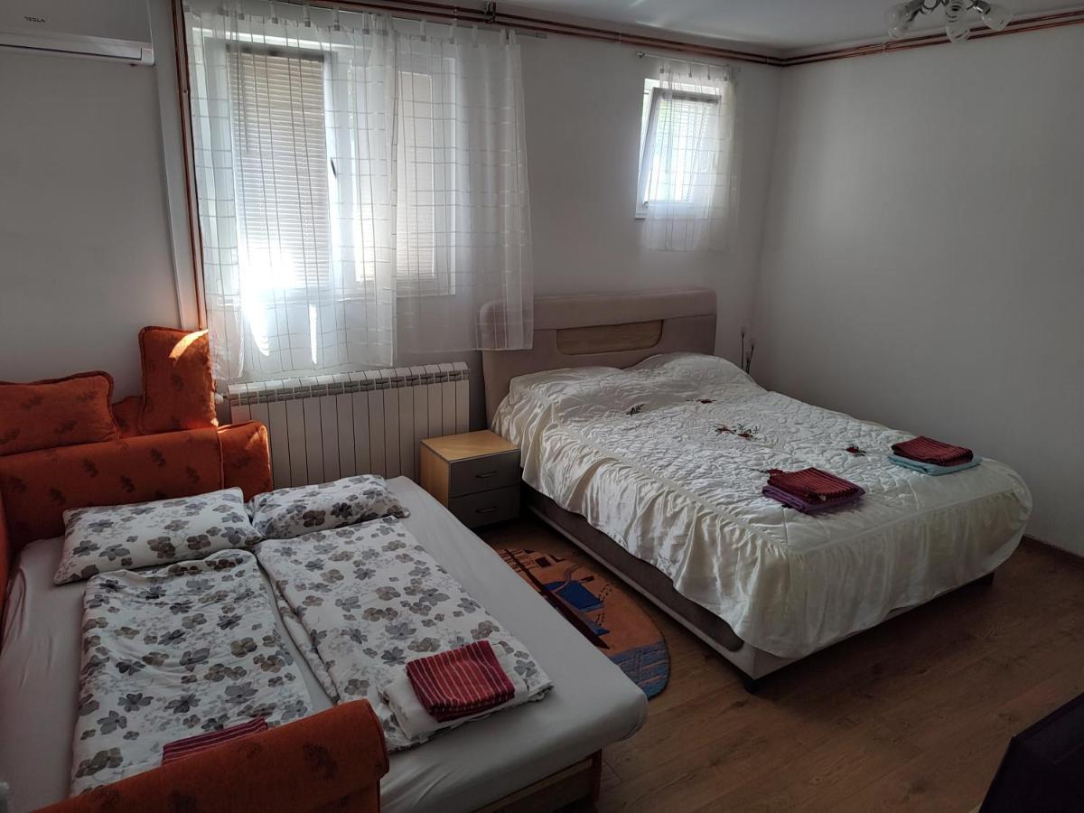 Apartman Anastasija Surcin Ngoại thất bức ảnh