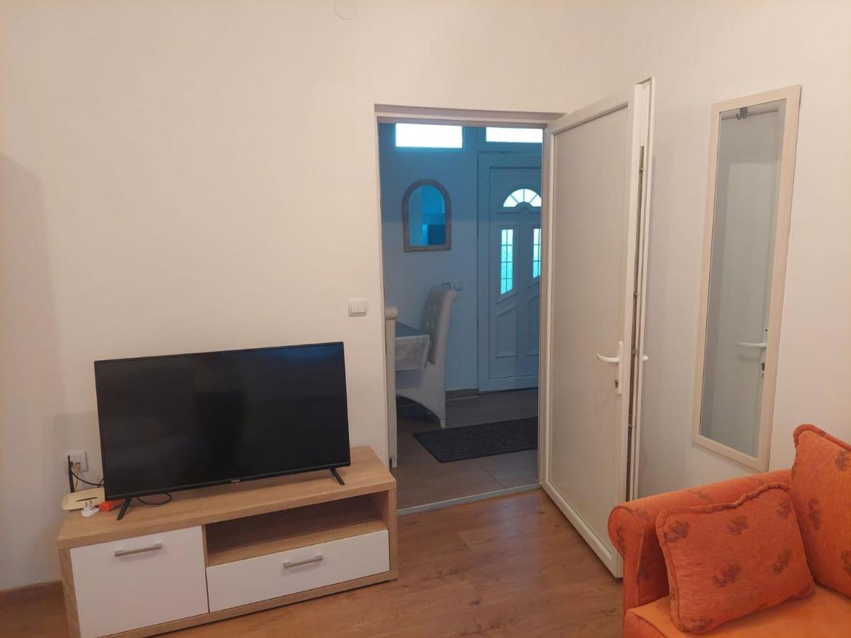 Apartman Anastasija Surcin Ngoại thất bức ảnh