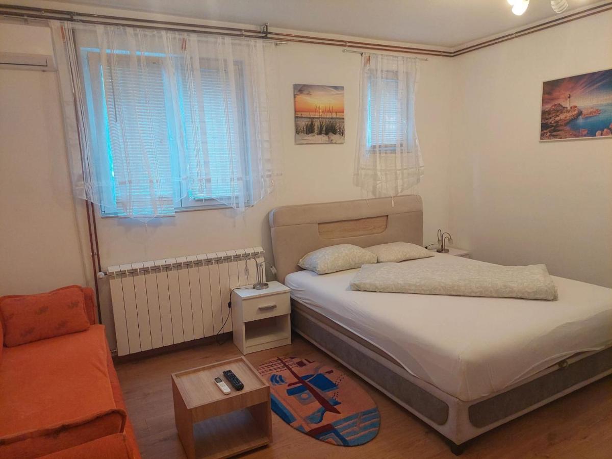 Apartman Anastasija Surcin Ngoại thất bức ảnh